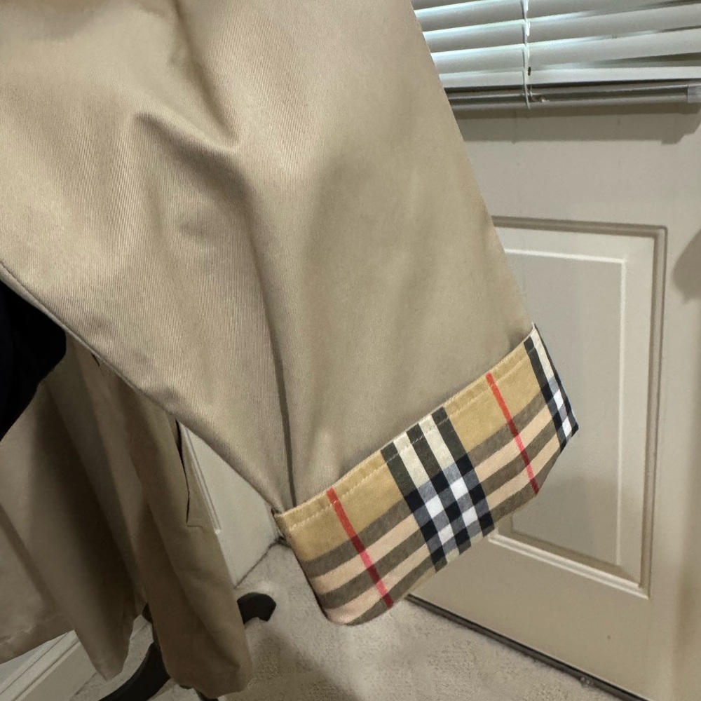 Burberry Beige taupe belted trench coat / raincoat - Picture 6 of 13